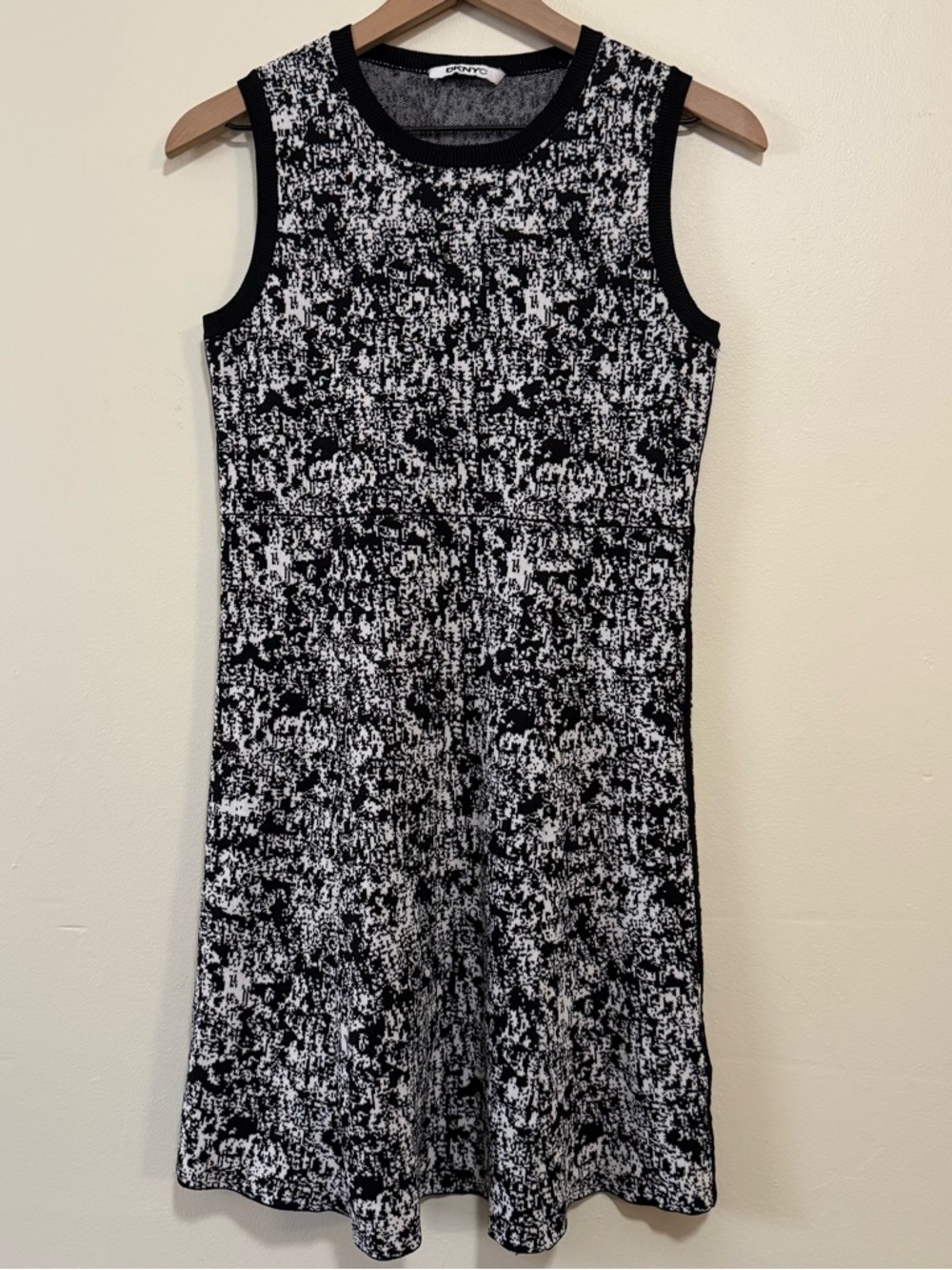 DKNYC Black and White Textured Knit Sleeveless Mini Dress